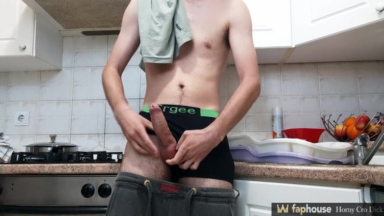 HornyCroDick: Жирний хорватський член