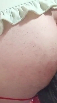 Estou Realmente Com Muito Calor, E Coloco Minha Saia Curta Que Não Cobre Nada.