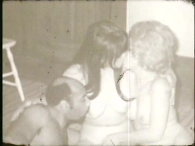 Vintage Usa: 和两个性感小妞玩3P跨人种性爱