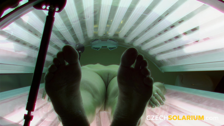 Czech Solarium: Czech Solarium 72: MILF’s Shaved Pussy Gets the Spotlight