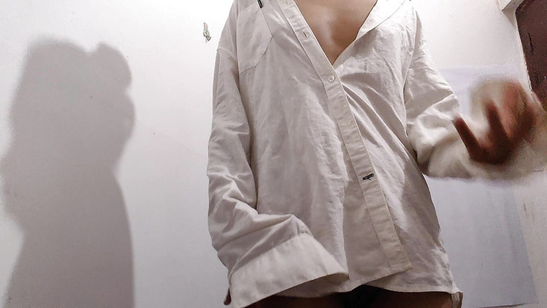 desigirl93: 抓到手淫德西青少年娇小女孩射精真正的自制