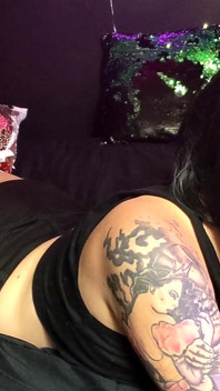 Gagică rockeriță satanică