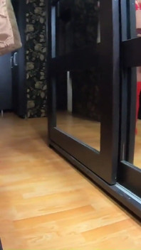 Orta yaşlı seksi kadın lüks ceketli oral seks derlemesi kürklü ve kabarık ceketli yarak emiyor