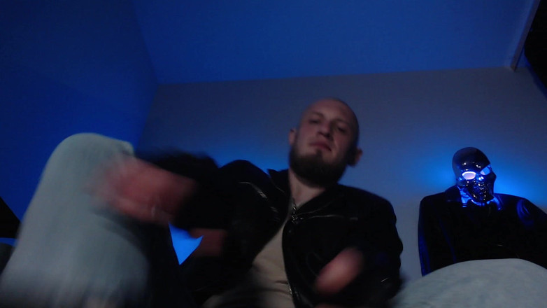 Hunky time: Leder Alpha Dominiert