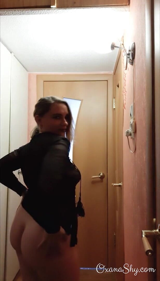 MILF Oxana: Compilazione di selfie nudi nel mese di giugno caldo