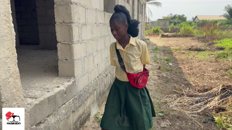 Magiksex1: Mörk mager student knullas hårt i ofylld byggnad