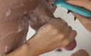 Hot Sexy wife: Banyoda yarak tıraşı - boşalmamaya çalış