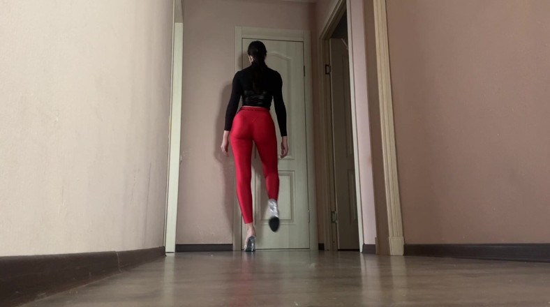 Skinny_lady69: Asmr Mistress w lateksie i czerwonych leginsach Krokides Across the...