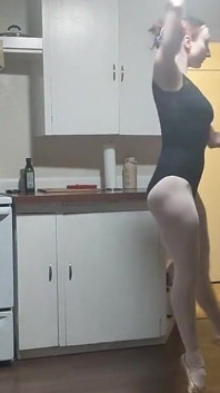 Lady Cherry Dance Ballet em Collant e Nua
