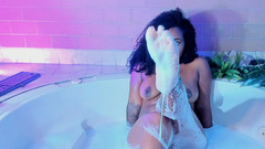 Brunette ivy: Seducción En El Jacuzzi