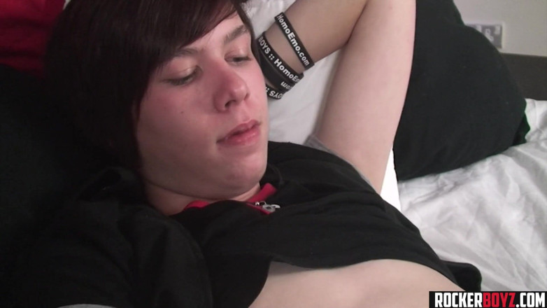 Rocker Boyz: Cute Gay Emo Teen Boy Wanks His Uncut Dick