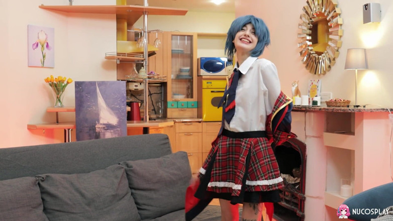 Nu Cosplay: Blauwharige meid Sasha Paige houdt ervan haar strakke poesje te...
