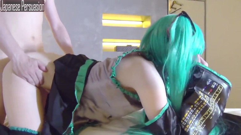 THAT'S WHAT SHE SAID: Miku Cosplayer Se întoarce remasterizat - Costum clasic Miku cu joc solo și...