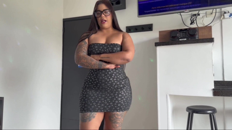 AlejandraGarciax: Cameriera con il culo grosso pulisce il mio appartamento e...