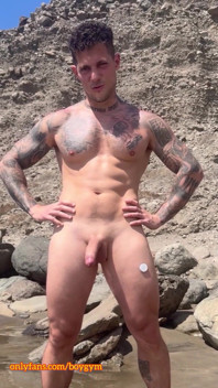 Zakar besar pancut, di pantai