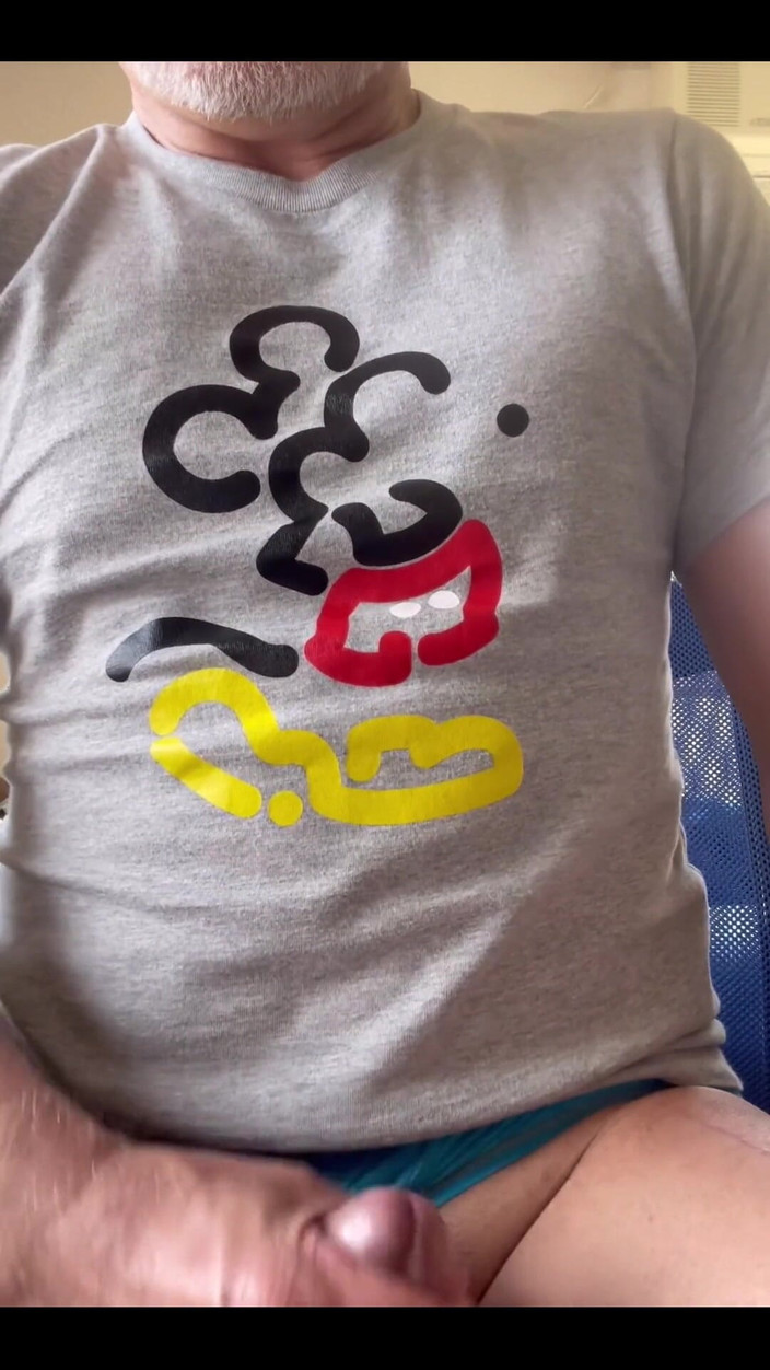 Japanese daddy: 下着姿で自慰をする