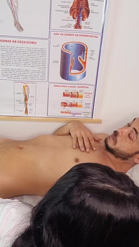 Hemşire hastaya çok sert ereksiyon yapıyor