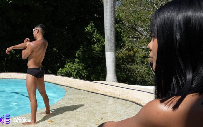 Maxxx Betancur: Cikgu berenang berkongkek tegar di kolam dengan pelajarnya - Max Betancur &amp;...