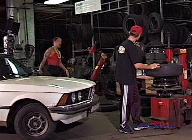 Porno Cloud: The milf in here car store sell everything