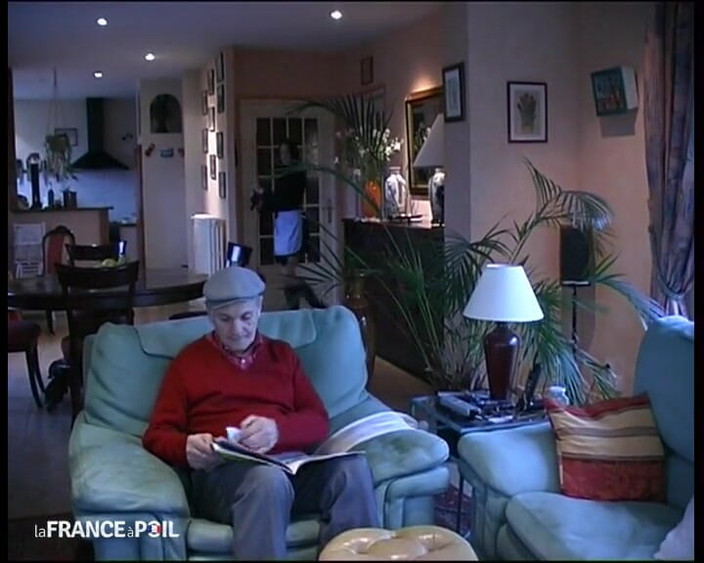 French Family Secrets: Papy Voyeur Dělá mladou zrzavou služku v punčochách s kamarádem