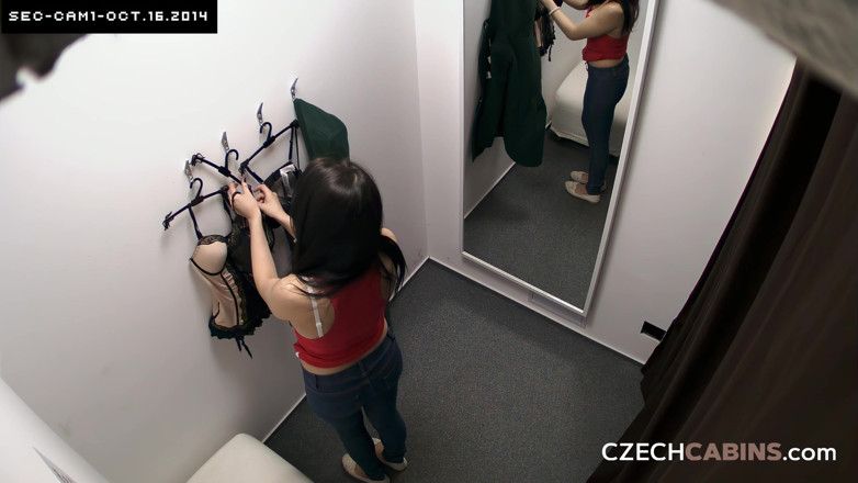 Czech Cabins: Tschechische kabinen 145: super heiße milf zieht sich vor der kamera...