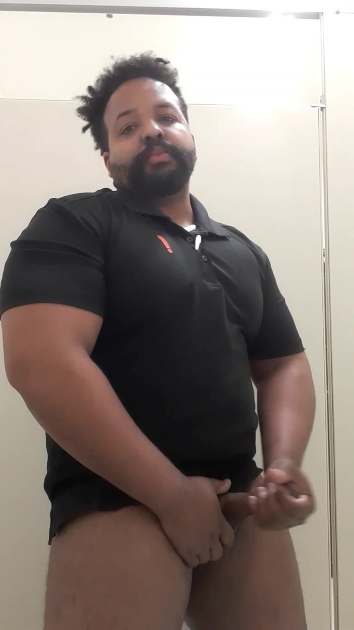 Eddie Venezuela: Thick Stepdaddy Risky Public Masturbation and Cum