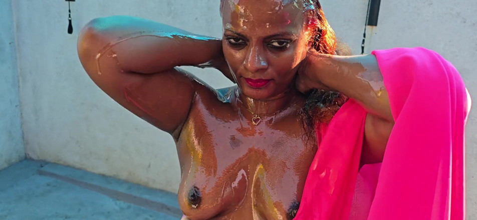 Beauty7Angels: Olejová koupel a tvrdé šukání Sexy koupel s párem Nilmini Sheron...