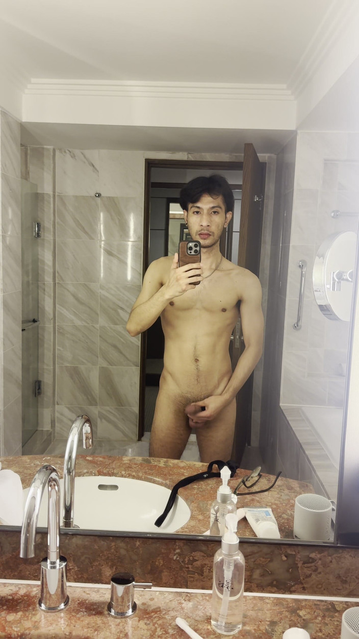 BigMacDriller: Il grande cazzo di un giovane gay