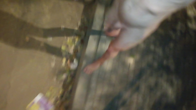 Dan Eagle: Оголена Сеча В Душі На Вулиці