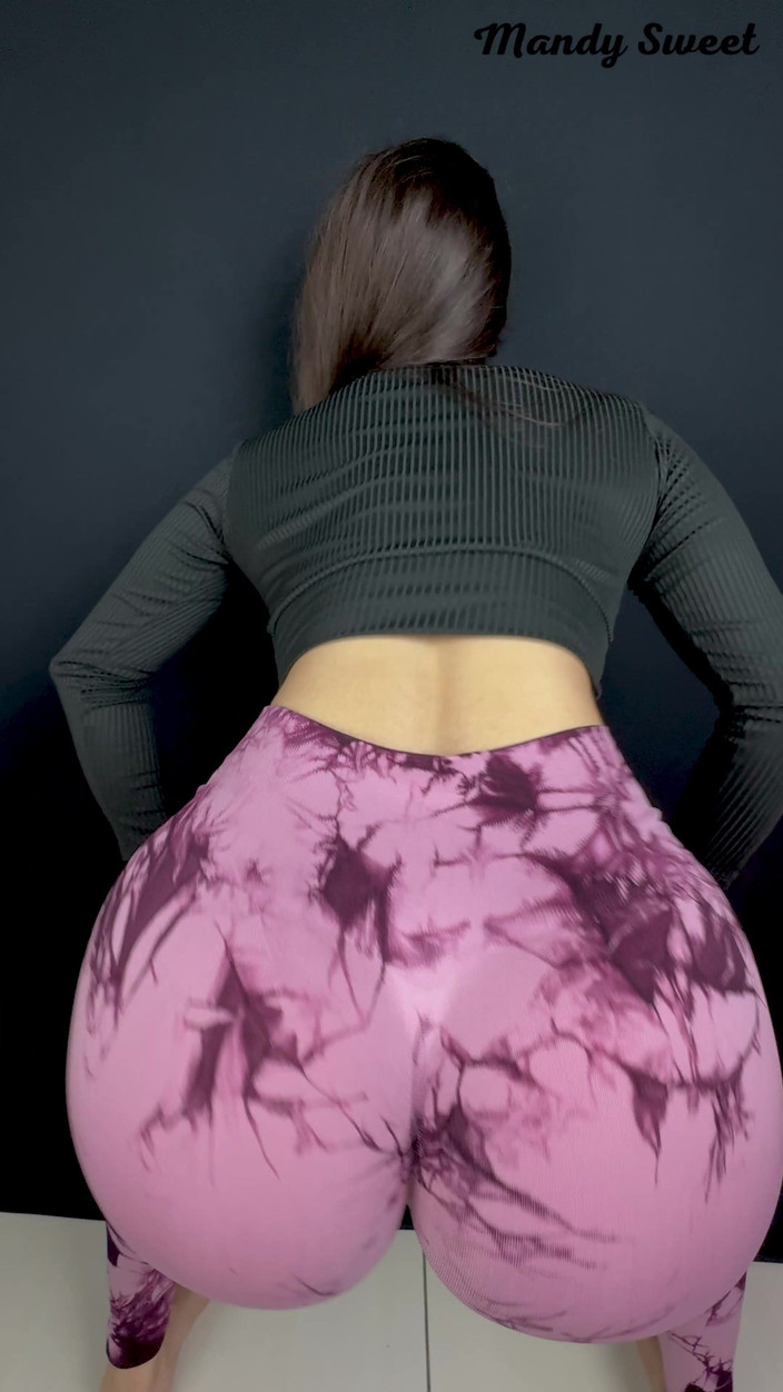 Mandy Sweet studio: Brasilianische Große Ärsche, Die Mit Ihren Leggings Ohne Höschen Zum Klang...