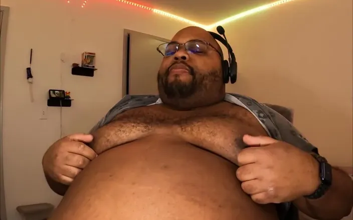 Blkhole420: Guys i cant deny it but the growing belly is...