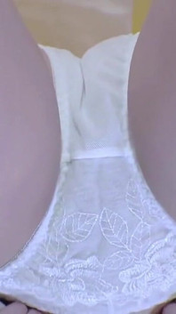 Modelo da Copa E retorna. Clean Loving Girl gosta de jogar solo com os dedos