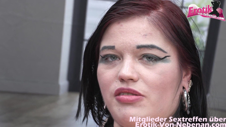 Erotik Von Nebenan: Pelacur Jerman berambut gelap alami dengan payudara kecil dalam threesome...
