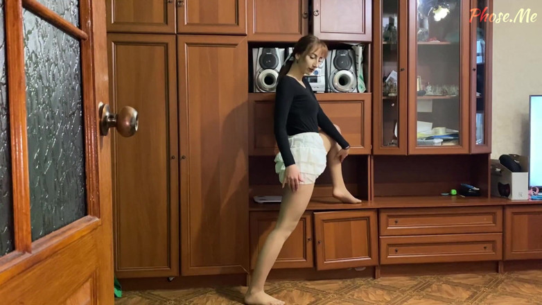 Pantyhose me porn videos: Heather Takes off Skirt to Model Tan Pantyhose