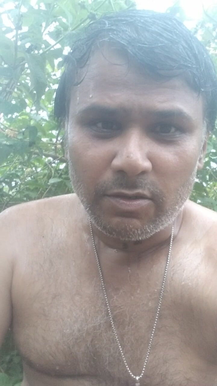 Nani Top: Sesso nudo in una foresta aperta ...