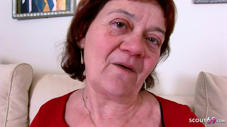 Full porn collection: Babička nechá svalnatého nevlastního syna s velkým ptákem ji ošukat