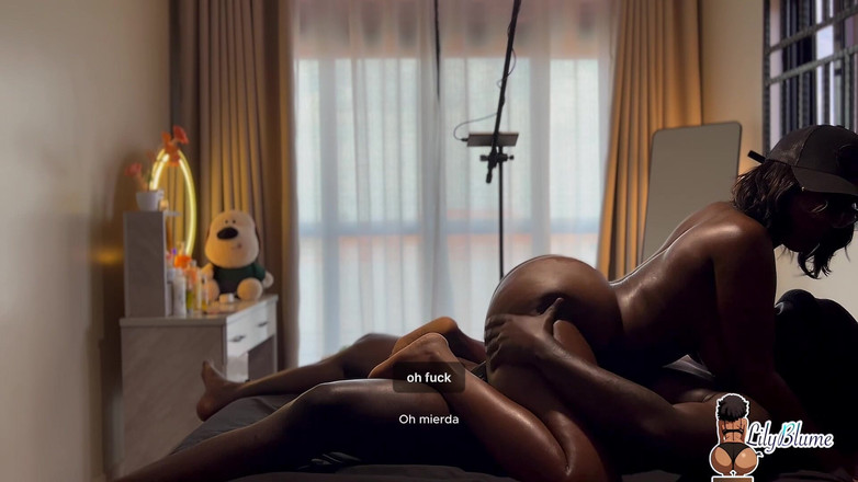 Afrocummy: 在他让我射了两次后，我在几秒钟内让他很快射精