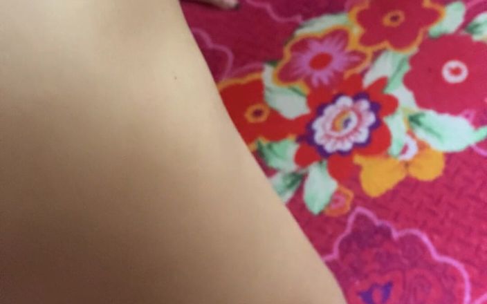 Wicked Aryan: Piękna Desi nastolatka masturbuje się