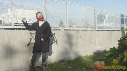 Activecouplearg: Femeie exhibiționistă lângă calea ferată și pe străzile din Buenos Aires