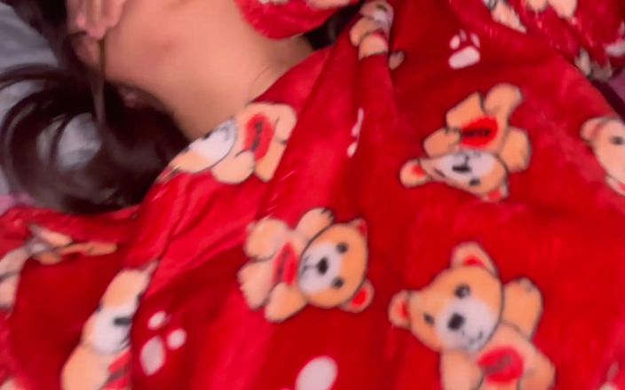 MorritasMX: 我妻子的继侄女在床上等待！自制