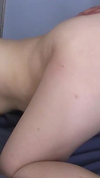 Mamă sexy brunetă matură se fute tare în timpul unei penetrare profundă