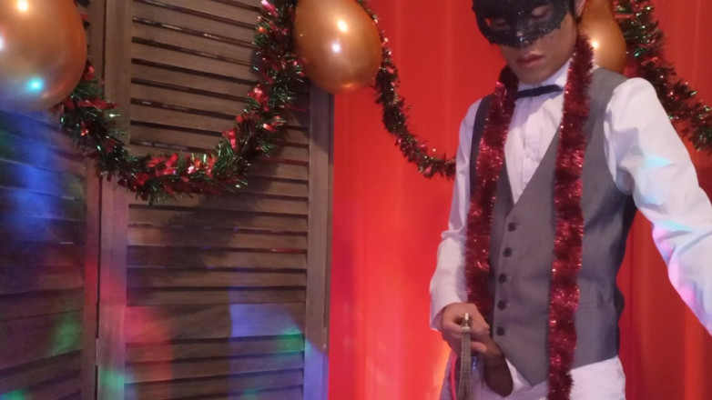 Jon Arteen: Bonne Année! Le Mignon Minet Franco-asiatique Jon Arteen, Se Branle, Éjaculate...