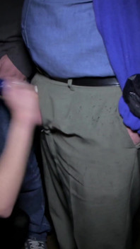 Blond nastolatka dogging spust dziwka Tamra Grace wysysa kilka napalone swingersów