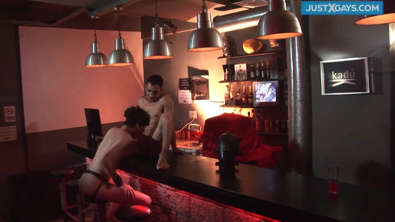 Just x gays: Gay párty s přáteli