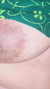 Tante seksi india yang lagi sange berat 