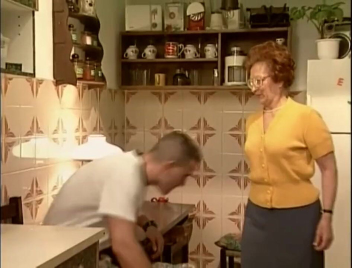 XTime Vod: Großer muskel, junger schwanz in der stiefmutter-muschi in der küche (kompletter...