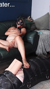 Accupressure sacco forniphilia dominazione femminile schiavo schiavitù seduta sulla faccia