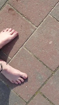 Se Laver Les Pieds Sur La Plage D’horumersiel
