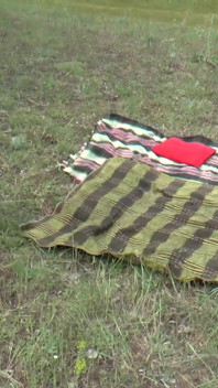 Německý sex se zralou děvkou s chlupatou kundičkou a malými kozami dostane její kundičku ošukanou venku