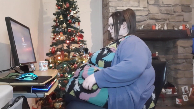SSBBWLadyBrads: La ragazza più grassa al lavoro la pancia si sgrilletta